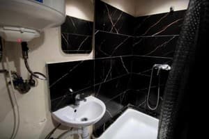 Мини-отель Бункер. Стандарт 4-местный с собственной ванной комнатой 5