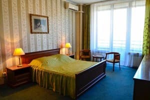 Отель Diplomat Hotel