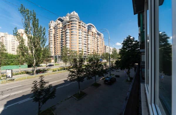 двухкомнатная на бульваре Леси Украинки 20 18